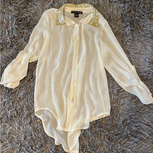 White button-up 3/4 length sleeve blouse with gold sequin collar detail